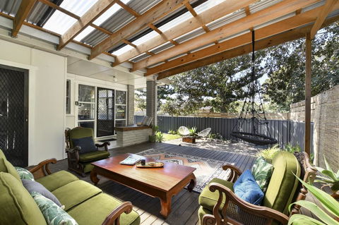 UMINA BEACH KOKOMO- Walk To The Beach, FAMILY And PET FRIENDLY Set Of 3 Vintage Original Holiday Flats & Vintage Caravan And Bat - Accommodation Directory 2
