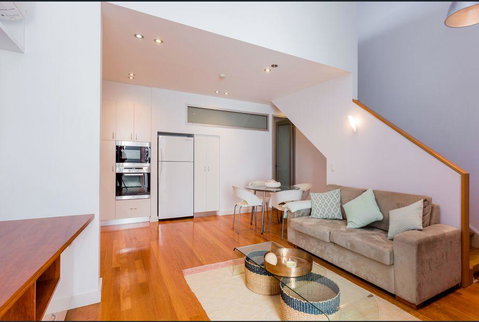 Urban Paradise Minutes From The Markets - Accommodation Directory 3