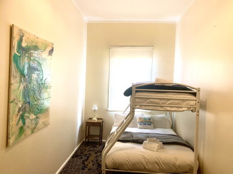 Victoria Albert Guest House Bar Cafe And Restaurant - Accommodation Directory 1