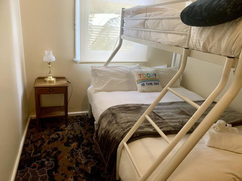 Victoria Albert Guest House Bar Cafe And Restaurant - Accommodation Directory 2