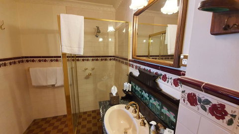 Victoria House Motor Inn - Accommodation Directory 1