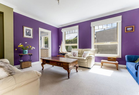 WALKIN ON SUNSHINE - STROLL TO BEACH BREAK - Accommodation Directory 3