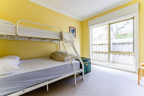WALKIN' ON SUNSHINE - Accommodation Directory 1