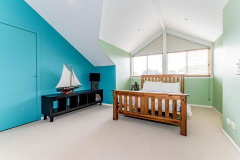 WALKIN' ON SUNSHINE - Accommodation Directory 2