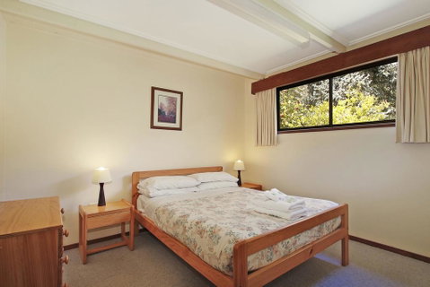Warrina - Over Looking Ovens River - Accommodation Directory 2