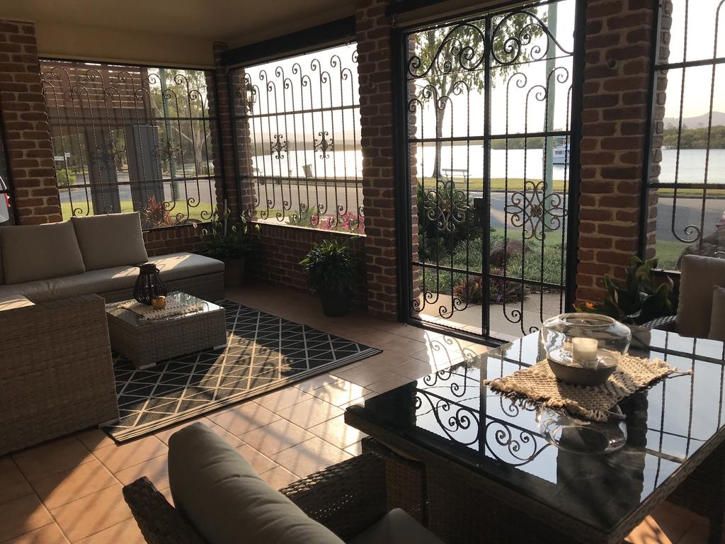Coombabah QLD Accommodation Directory