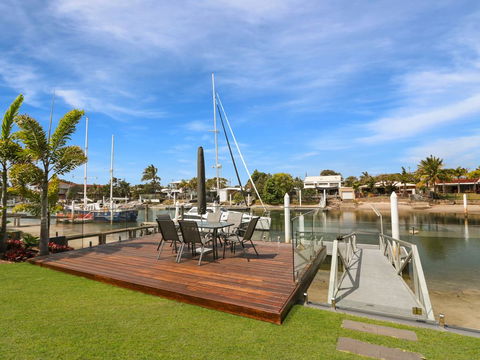 WATERFRONT HOME BORDERING MOOLOOLABA - Accommodation Directory 1