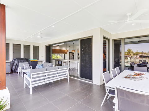 WATERFRONT HOME BORDERING MOOLOOLABA - Accommodation Directory 2
