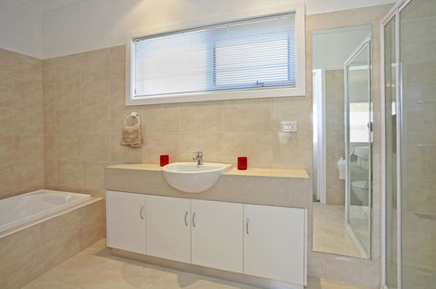 Waybourne- Vineyard And Winery - Accommodation Directory 29