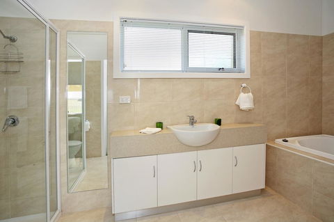 Waybourne- Vineyard And Winery - Accommodation Directory 30