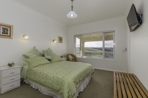 Waybourne- Vineyard And Winery - Accommodation Directory 28