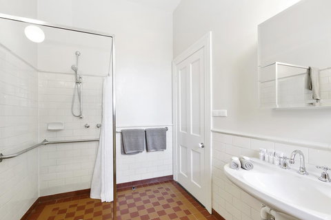 The Riversleigh - Accommodation Directory 7