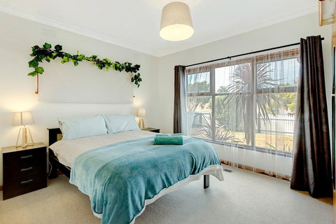 Sunryes Beach House - Accommodation Directory 11