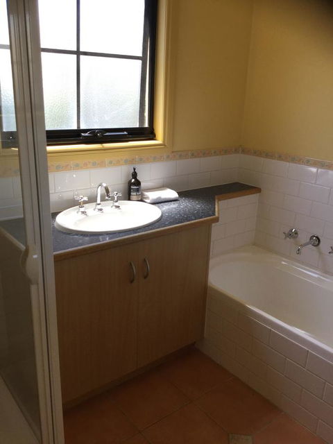 At The Beach Apartments - Accommodation Directory 9