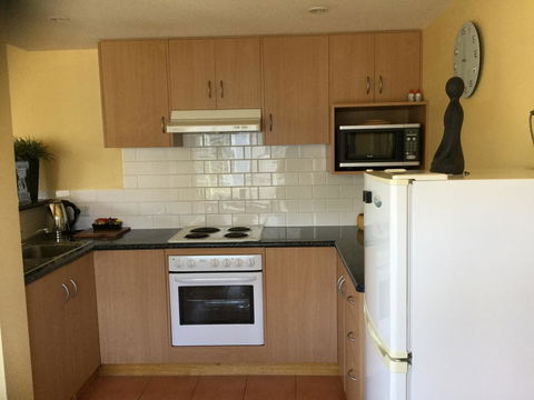 At The Beach Apartments - Accommodation Directory 8