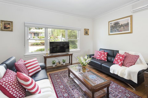 Hillside House - Accommodation Directory 3