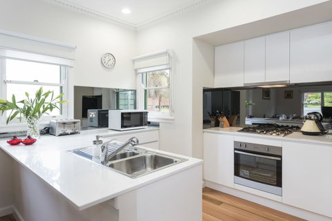 Hillside House - Accommodation Directory 2