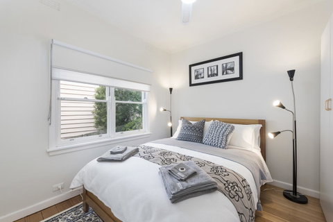 Hillside House - Accommodation Directory 7