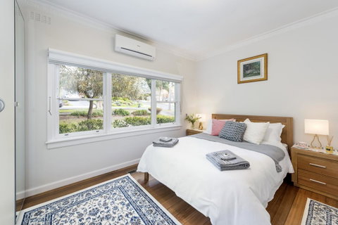 Hillside House - Accommodation Directory 6