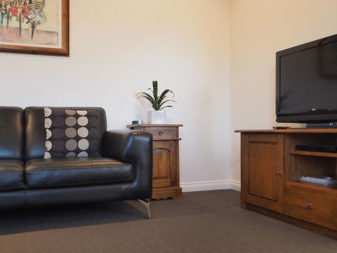 Beechwood Apartment - Accommodation Directory 16