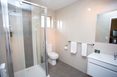 Blue Whale Motor Inn & Apartments - Accommodation Directory 15