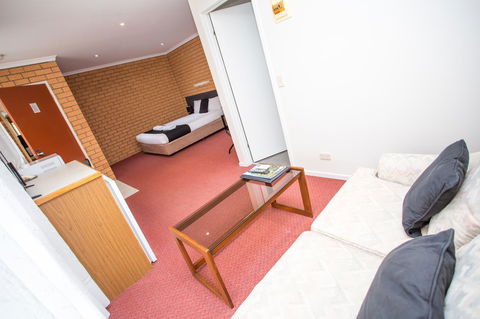 Blue Whale Motor Inn & Apartments - Accommodation Directory 6