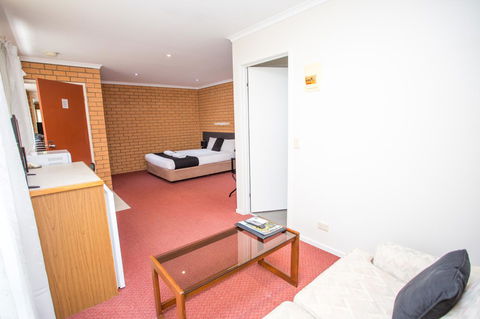 Blue Whale Motor Inn & Apartments - Accommodation Directory 8