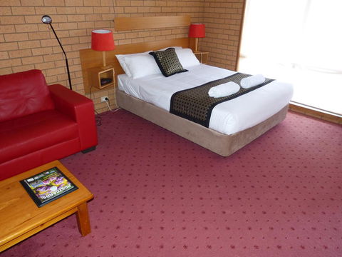 Blue Whale Motor Inn & Apartments - Accommodation Directory 26