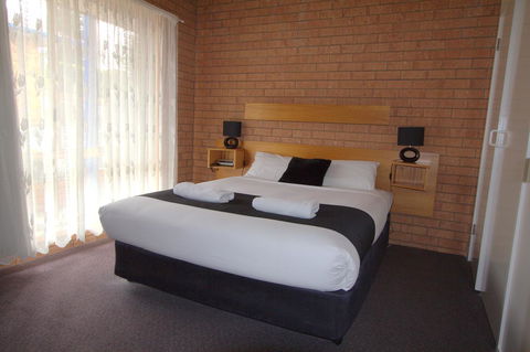 Blue Whale Motor Inn & Apartments - Accommodation Directory 23