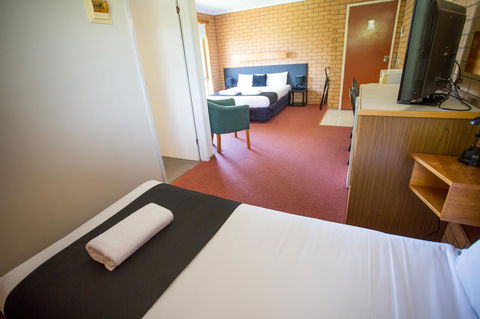 Blue Whale Motor Inn & Apartments - Accommodation Directory 12