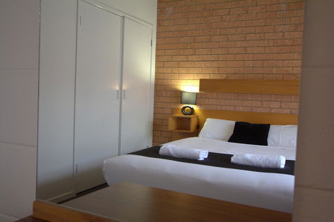 Blue Whale Motor Inn & Apartments - Accommodation Directory 24