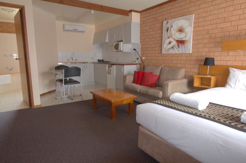 Blue Whale Motor Inn & Apartments - Accommodation Directory 20