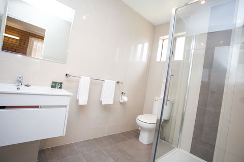 Blue Whale Motor Inn & Apartments - Accommodation Directory 7