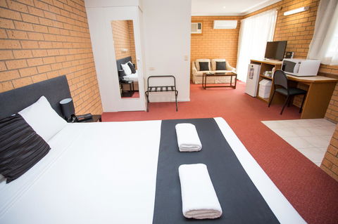 Blue Whale Motor Inn & Apartments - Accommodation Directory 3