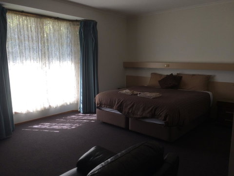 Ambassador Motor Inn - Accommodation Directory 17