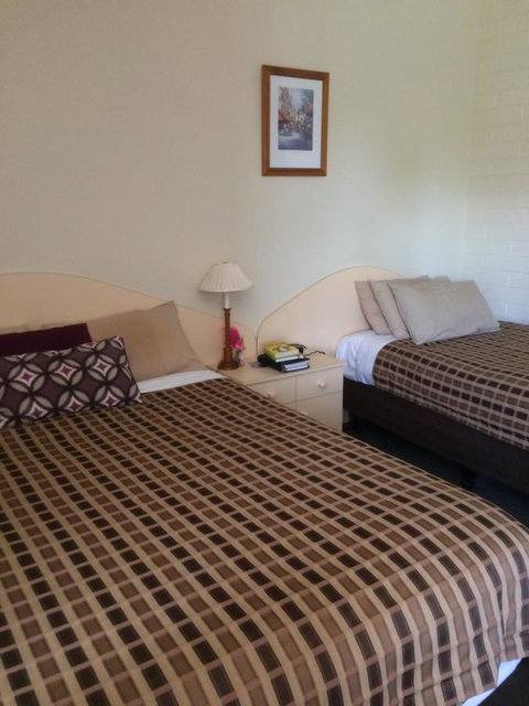 Ambassador Motor Inn - Accommodation Directory 27