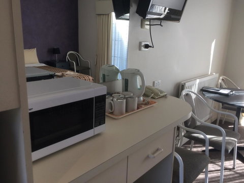 Ambassador Motor Inn - Accommodation Directory 3