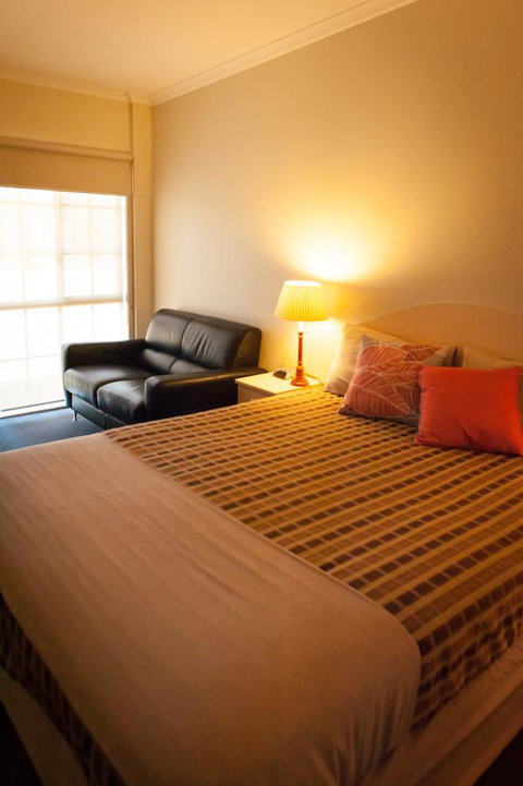 Ambassador Motor Inn - Accommodation Directory 34