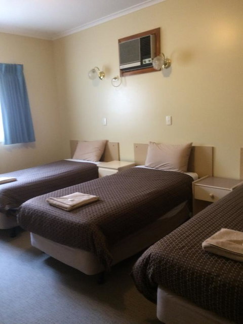 Ambassador Motor Inn - Accommodation Directory 25