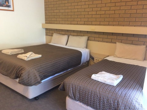 Ambassador Motor Inn - Accommodation Directory 5