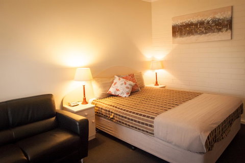 Ambassador Motor Inn - Accommodation Directory 33