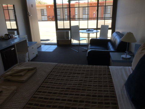 Ambassador Motor Inn - Accommodation Directory 24