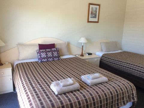 Ambassador Motor Inn - Accommodation Directory 13