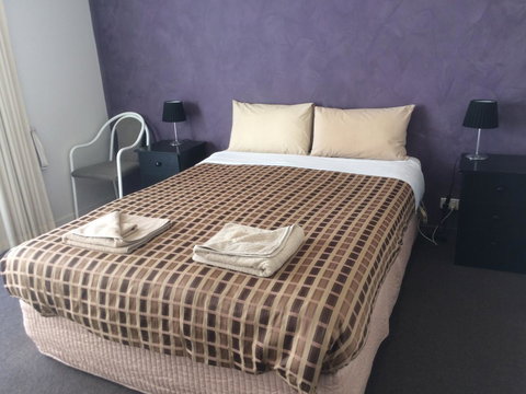 Ambassador Motor Inn - Accommodation Directory 4