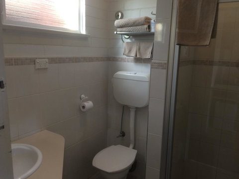 Ambassador Motor Inn - Accommodation Directory 14