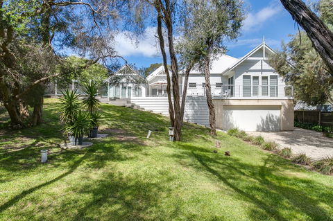 Perfect Blairgowrie Beach House - Accommodation Directory 2