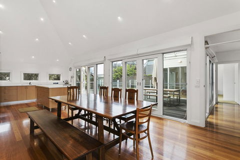 Perfect Blairgowrie Beach House - Accommodation Directory 9