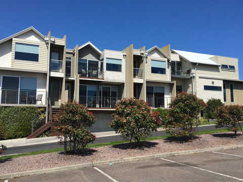 104 On Merri Apartments - Accommodation Directory 1