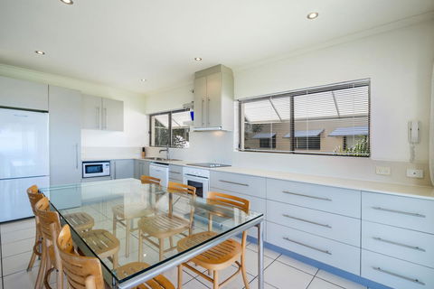 Sunseeker Holiday Apartments - Accommodation Directory 26