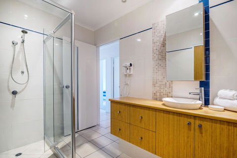 Sunseeker Holiday Apartments - Accommodation Directory 4